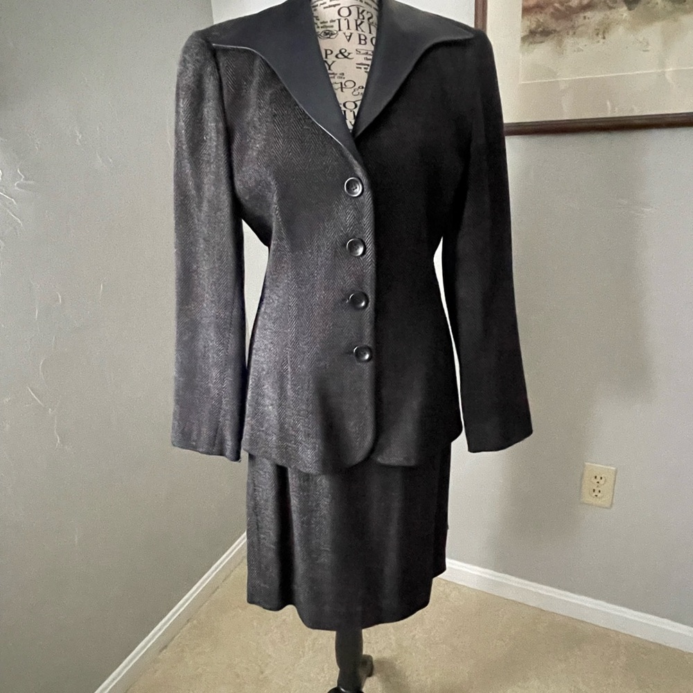 Chic Black and Gray Herringbone Suit